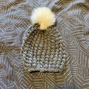 American Eagle Faux Fur Pom Pom Winter Beanie Hat